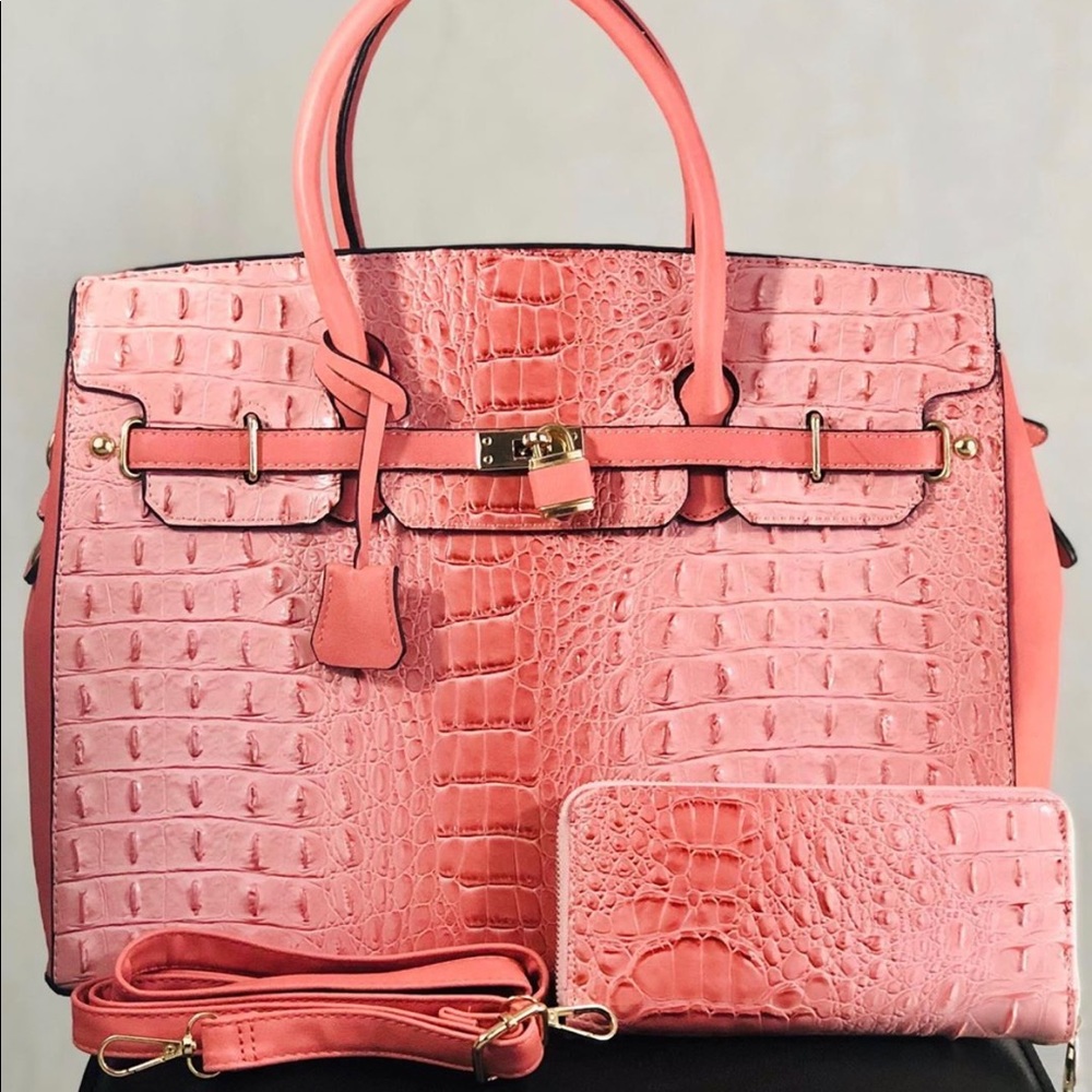 So chic pink snake bag